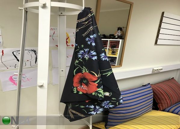 Mikrofiiber saunalina Muhu tikandimotiividega must 80x150 cm