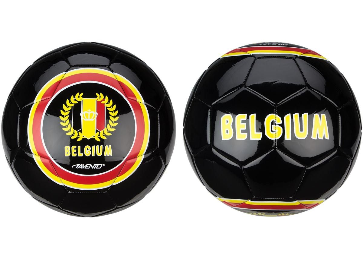 Jalgpall World Soccer Avento suurendatud