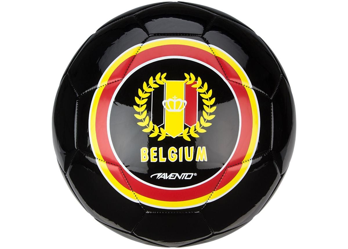 Jalgpall World Soccer Avento suurendatud