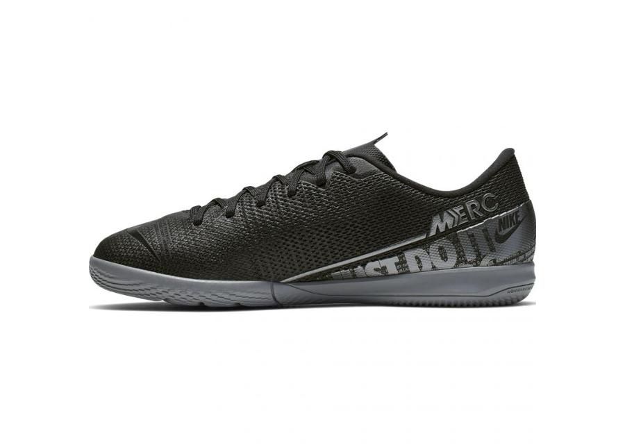 jalgpallijalatsid saali lastele Nike Mercurial Vapor 13 Academy IC JR AT8137 001 suurendatud