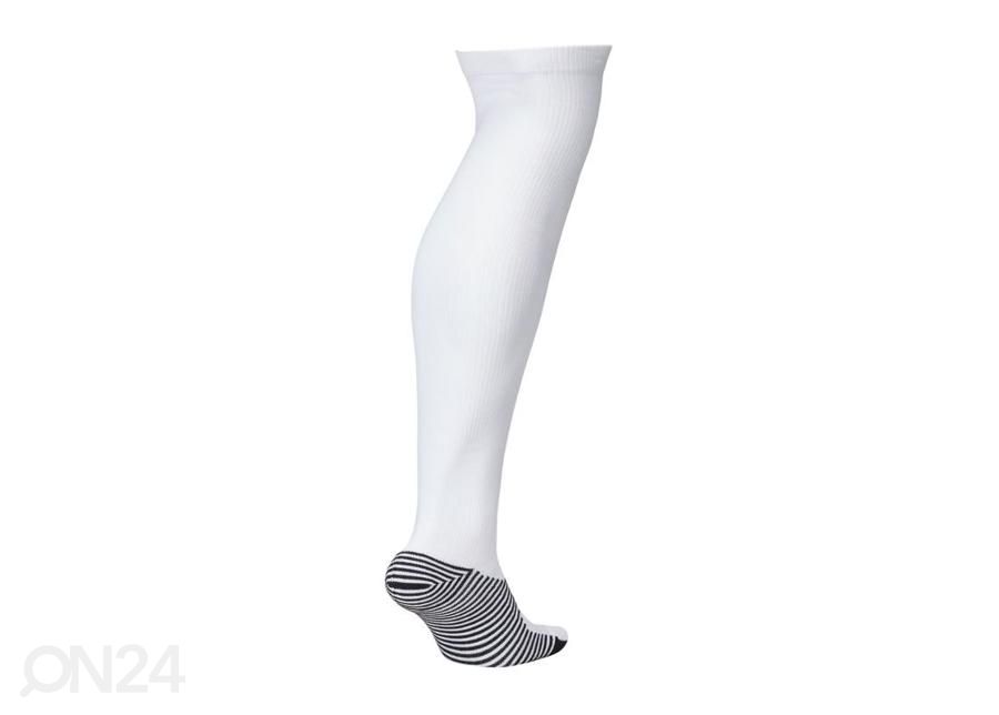 Kedrad Nike Squad SK0038-100 suurendatud