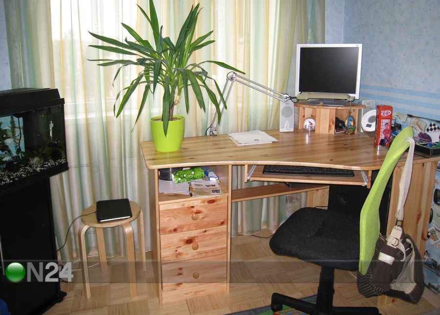 Kirjutuslaud parem suurendatud