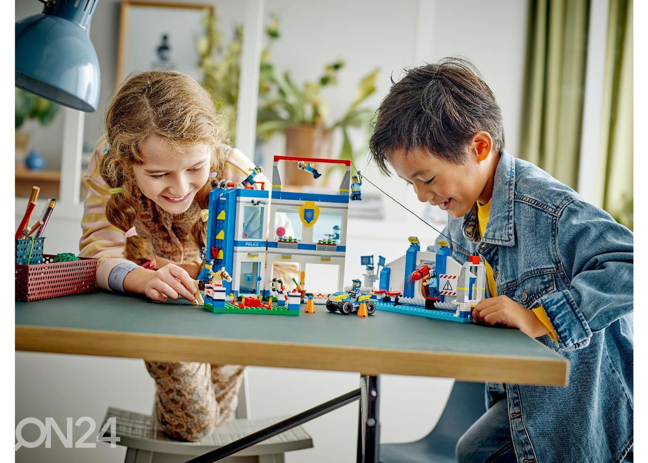 LEGO City Politseiakadeemia suurendatud