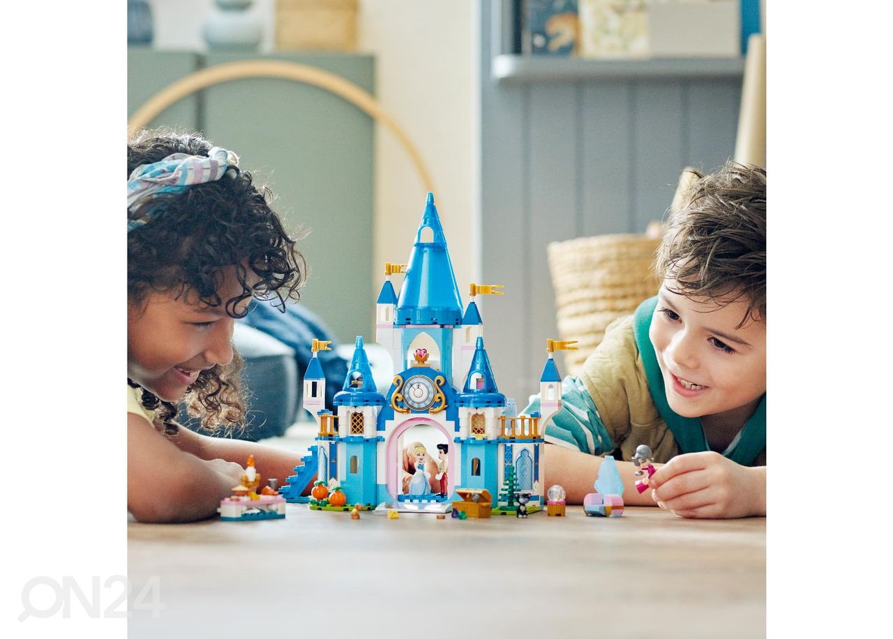 LEGO Disney Tuhkatriinu ja hurmava printsi loss suurendatud