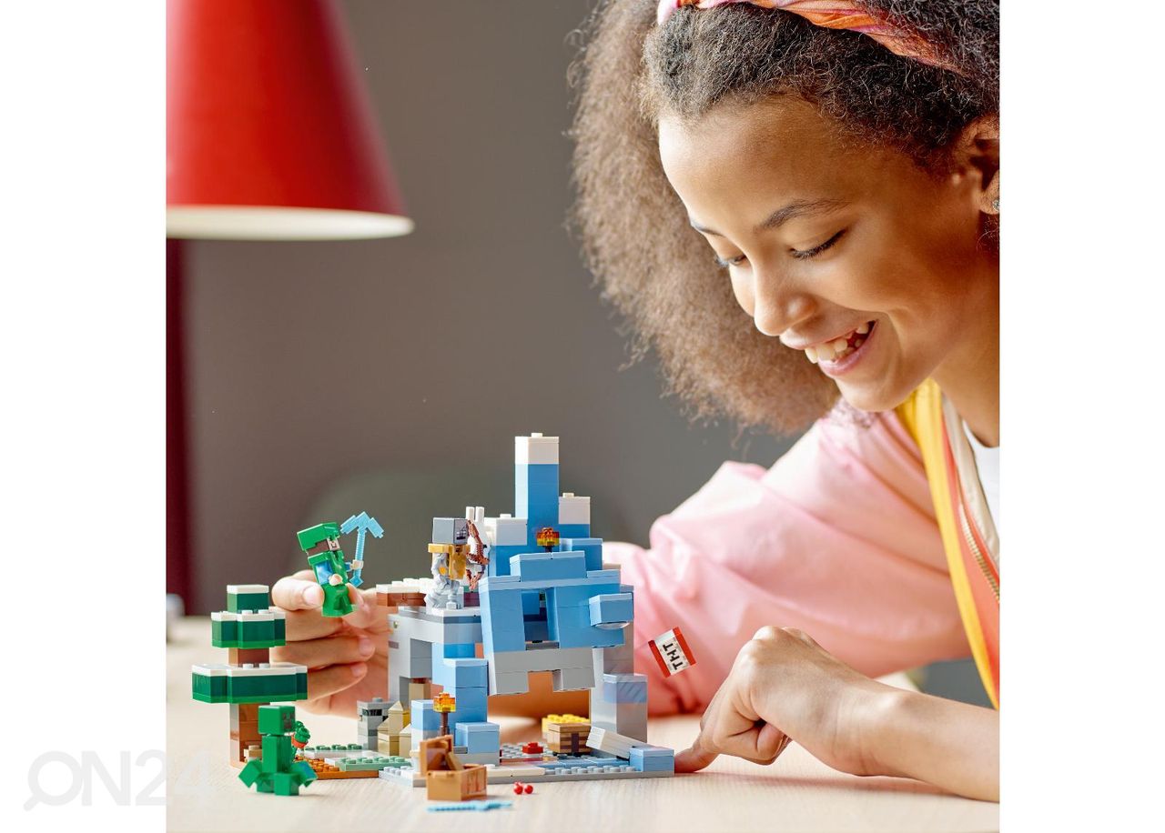 LEGO Minecraft Külmunud mäetipud suurendatud