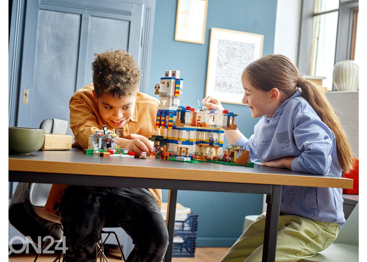 LEGO Minecraft Laamaküla suurendatud