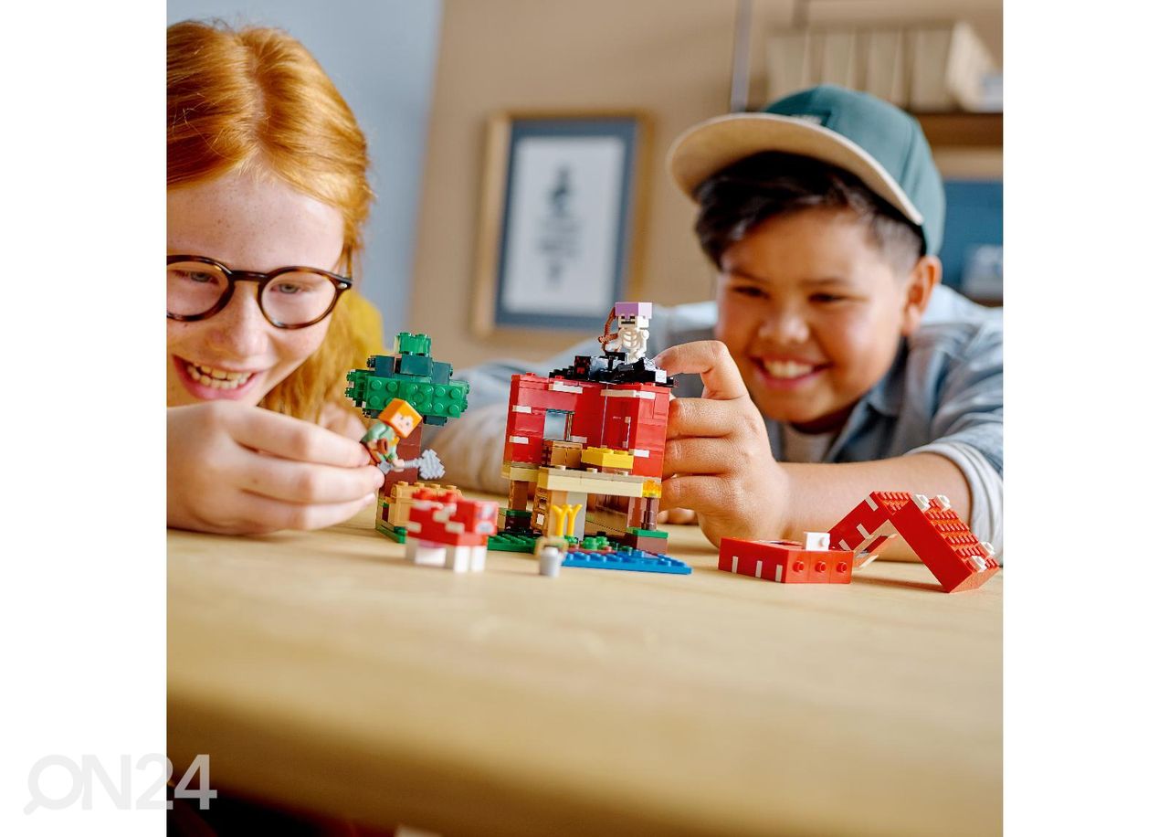 LEGO Minecraft Seenemaja suurendatud