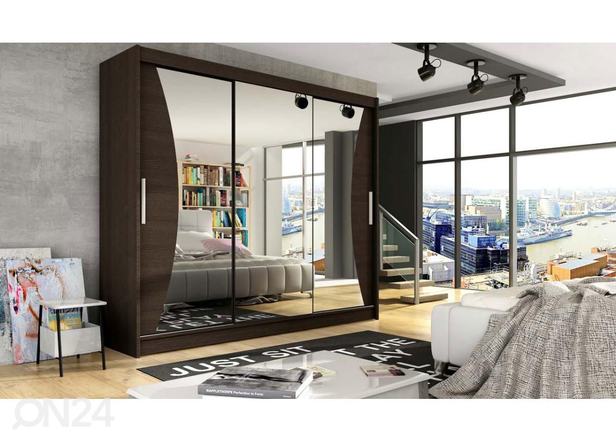 Lükandustega riidekapp suurendatud