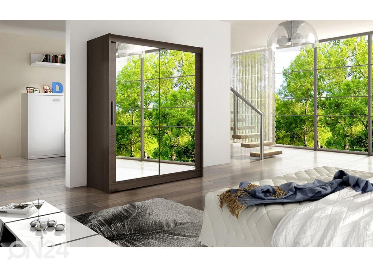 Lükandustega riidekapp suurendatud