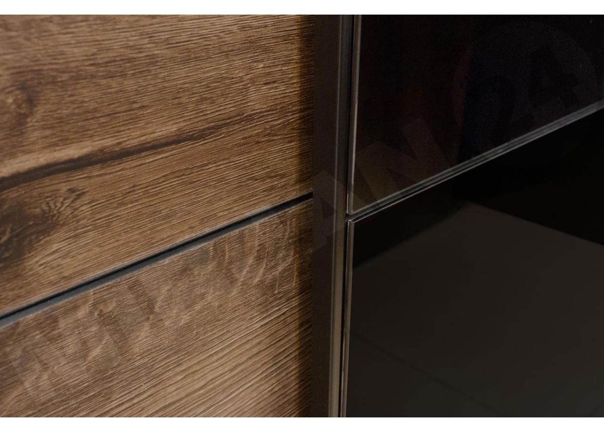 Lükandustega riidekapp suurendatud