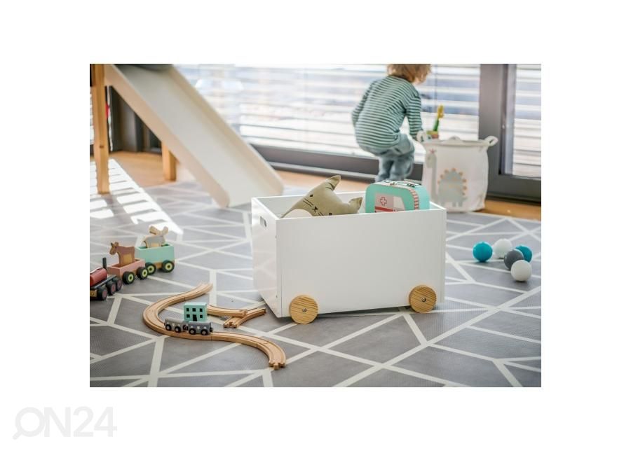 Mänguasjakast ratastel, valge suurendatud