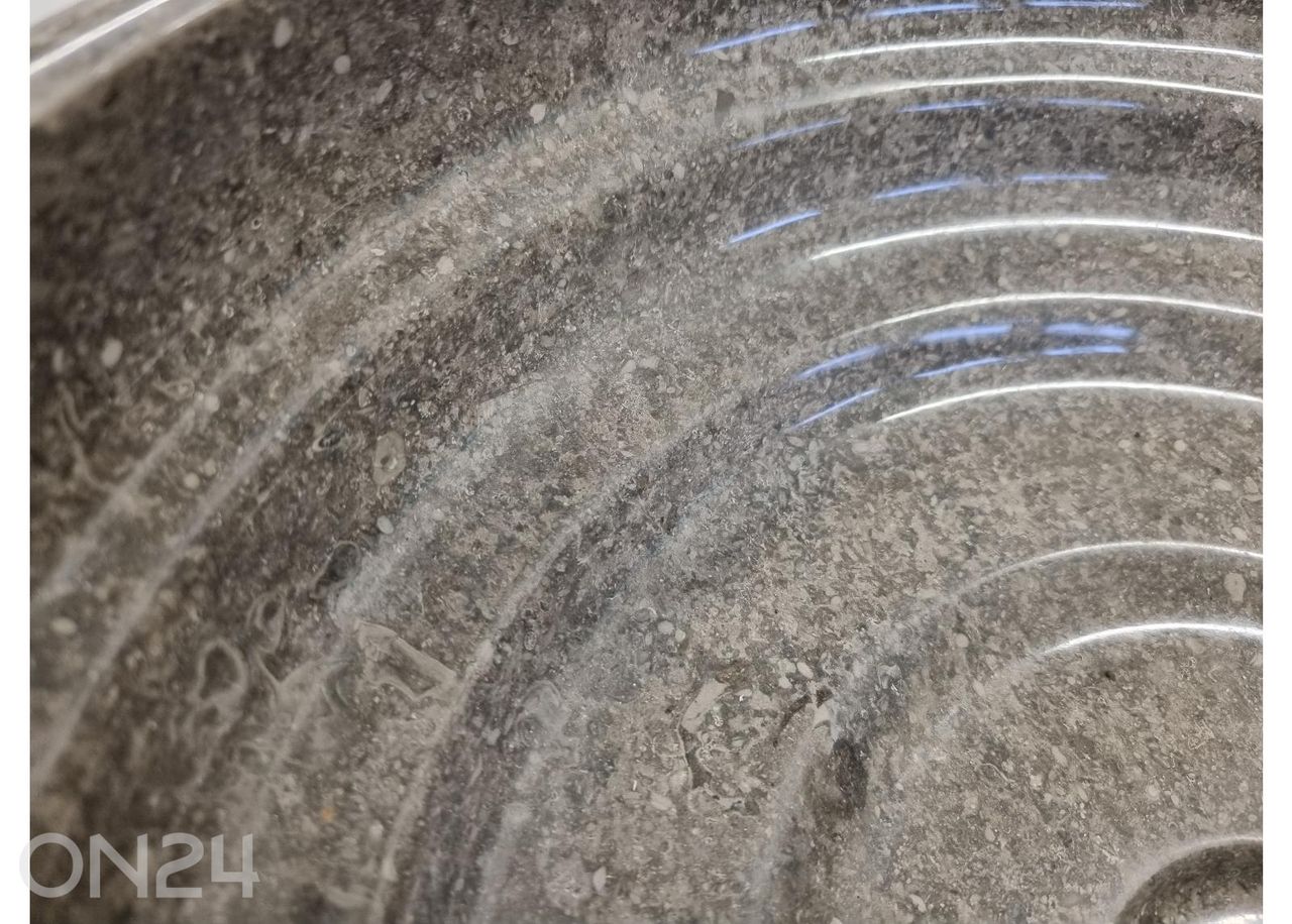 Marmorist valamu suurendatud