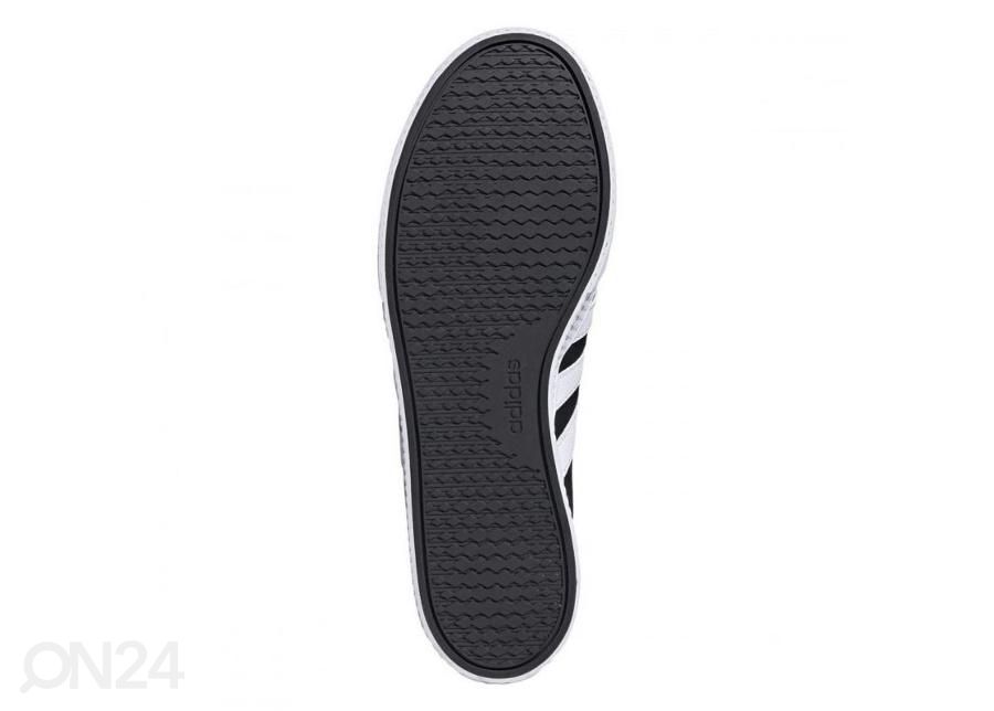 Meeste vabaajajalatsid Adidas Daily 3.0 suurendatud