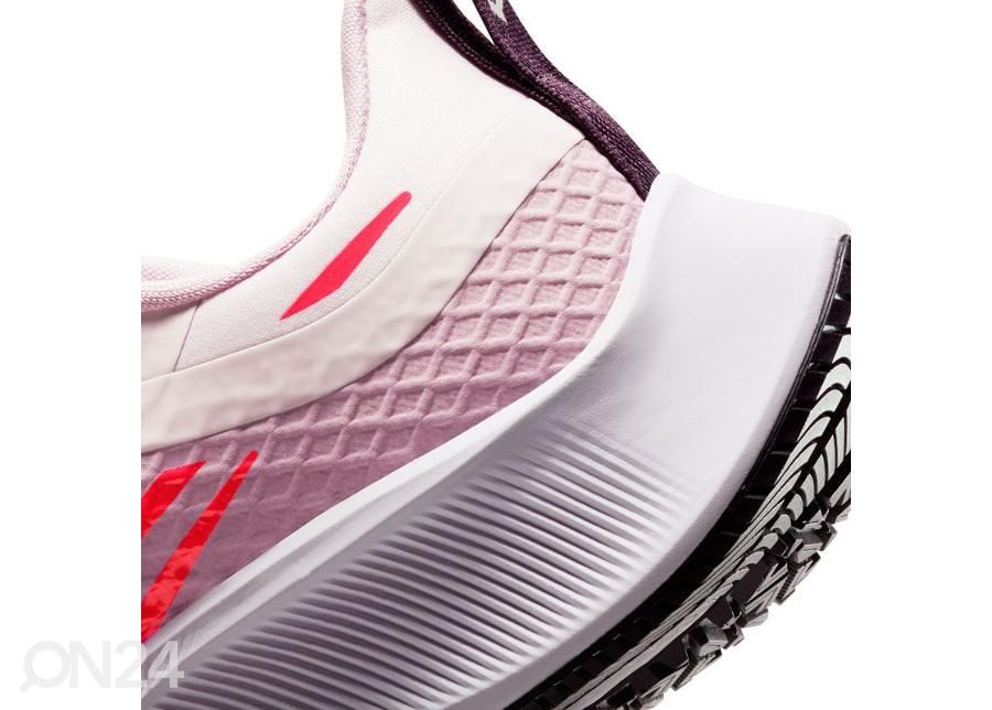 Naiste jooksujalatsid Nike Air Zoom Pegasus Shield 37 W CQ8639-600 suurendatud