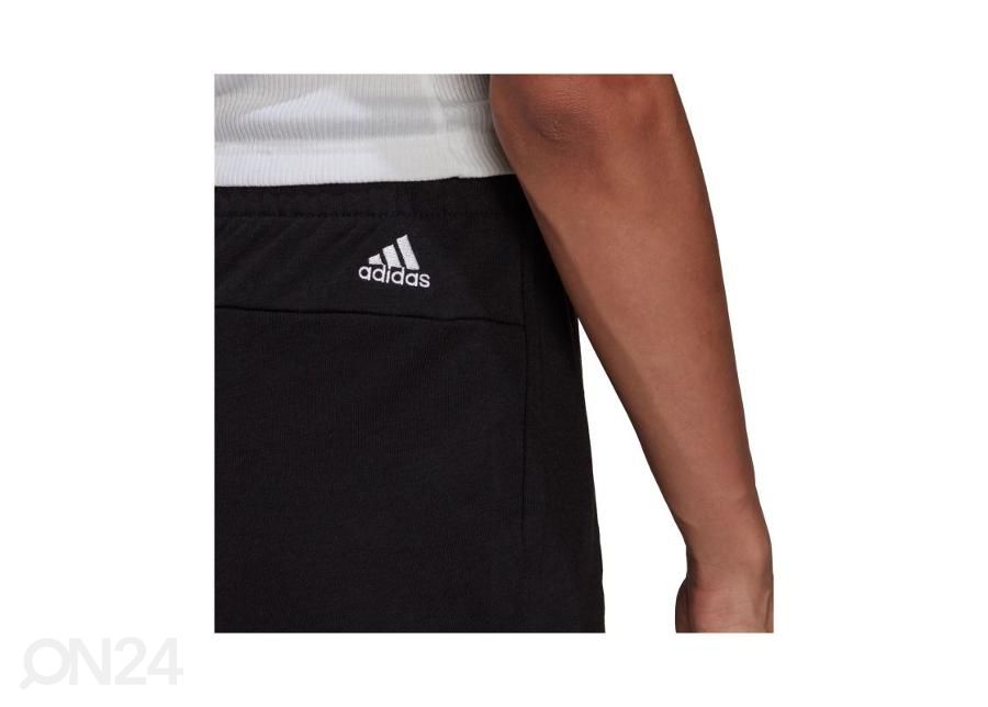 Naiste lühikesed vabaajapüksid Adidas Essentials Slim Logo suurendatud