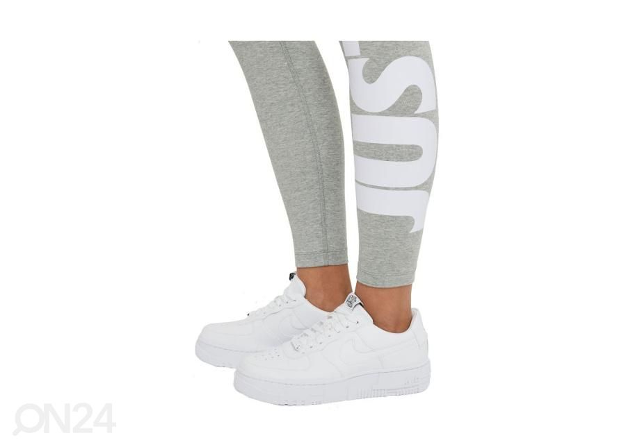 Naiste treeningretuusid Nike NSW Essential JDI suurendatud