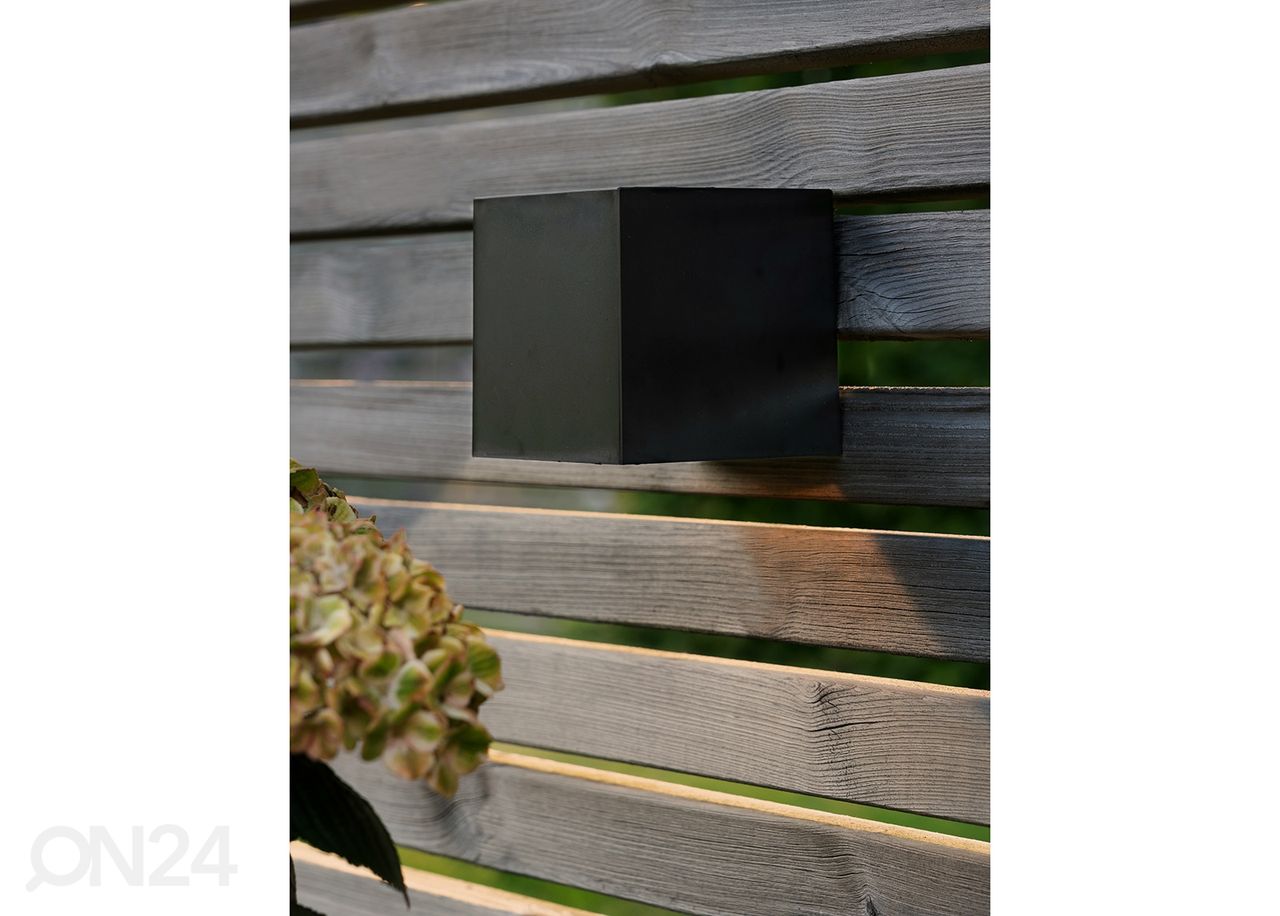 Päikesepaneeliga seinavalgusti Cube suurendatud