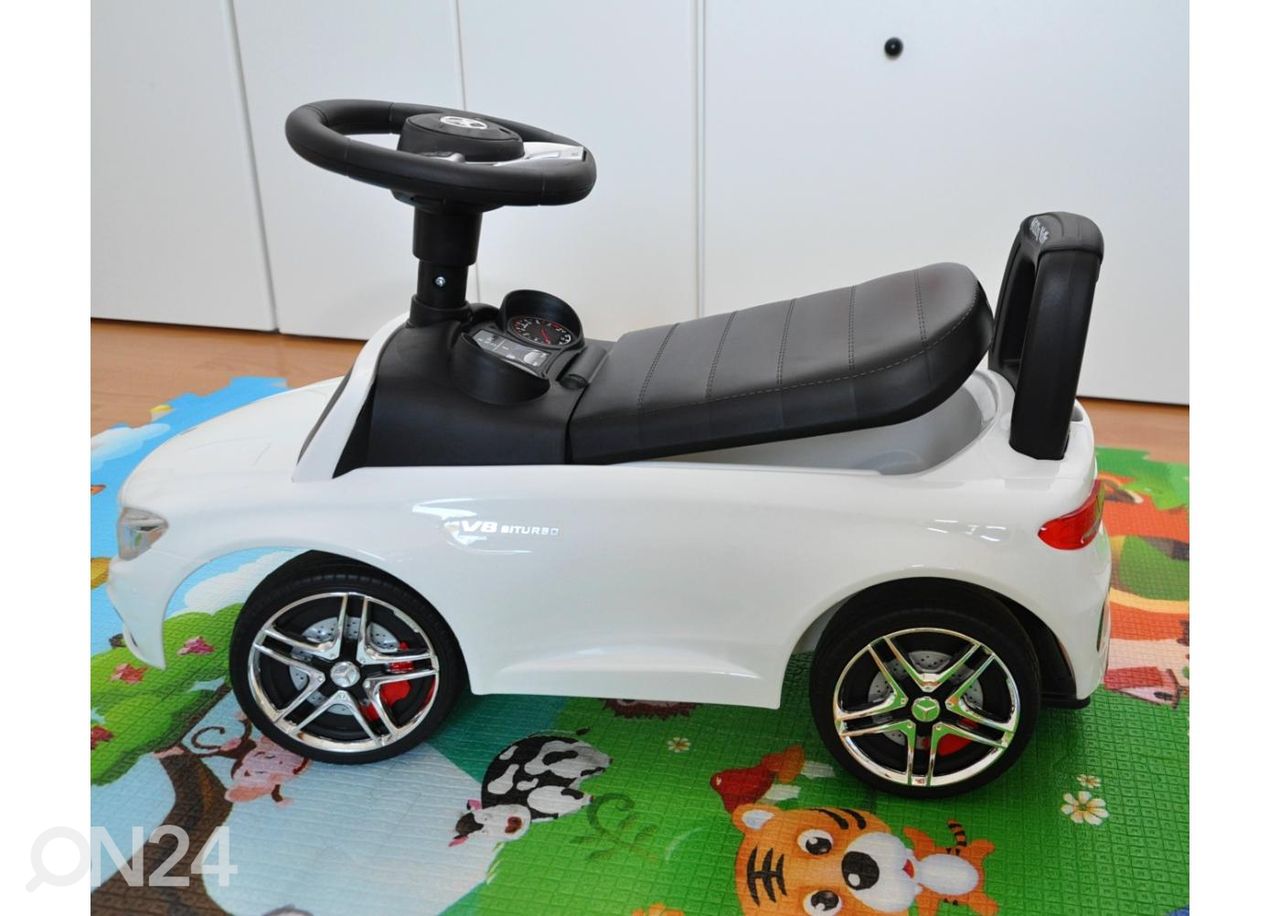 Pealeistumisauto Mercedes AMG C63 politsei suurendatud