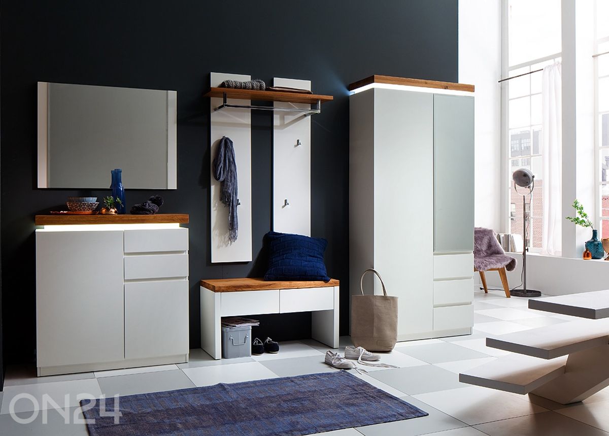 Peegel Romina suurendatud