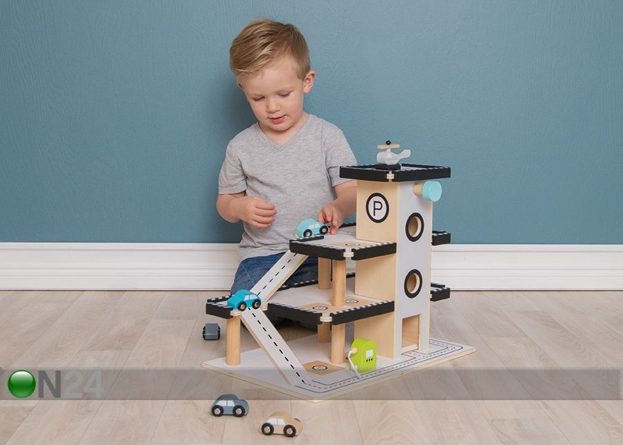 Puidust parkimismaja suurendatud