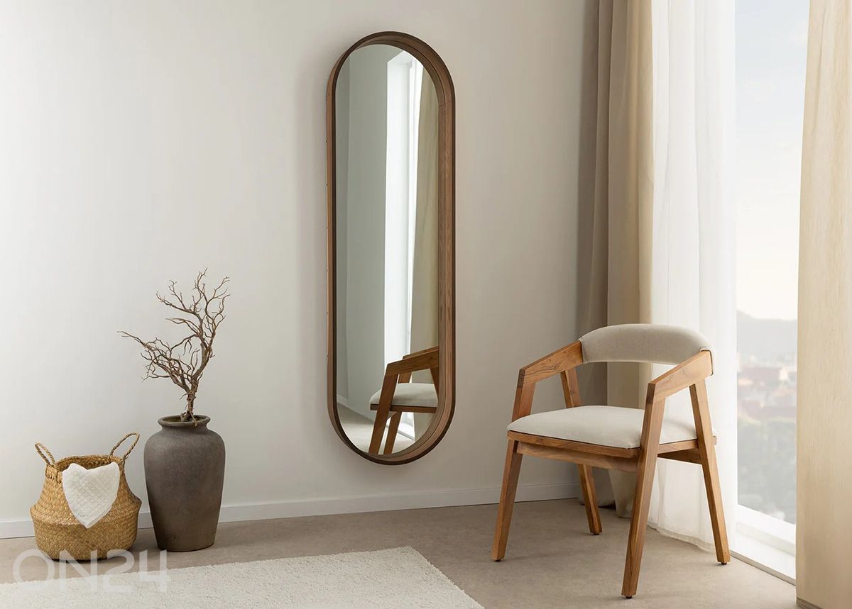 Seinapeegel Portrait suurendatud