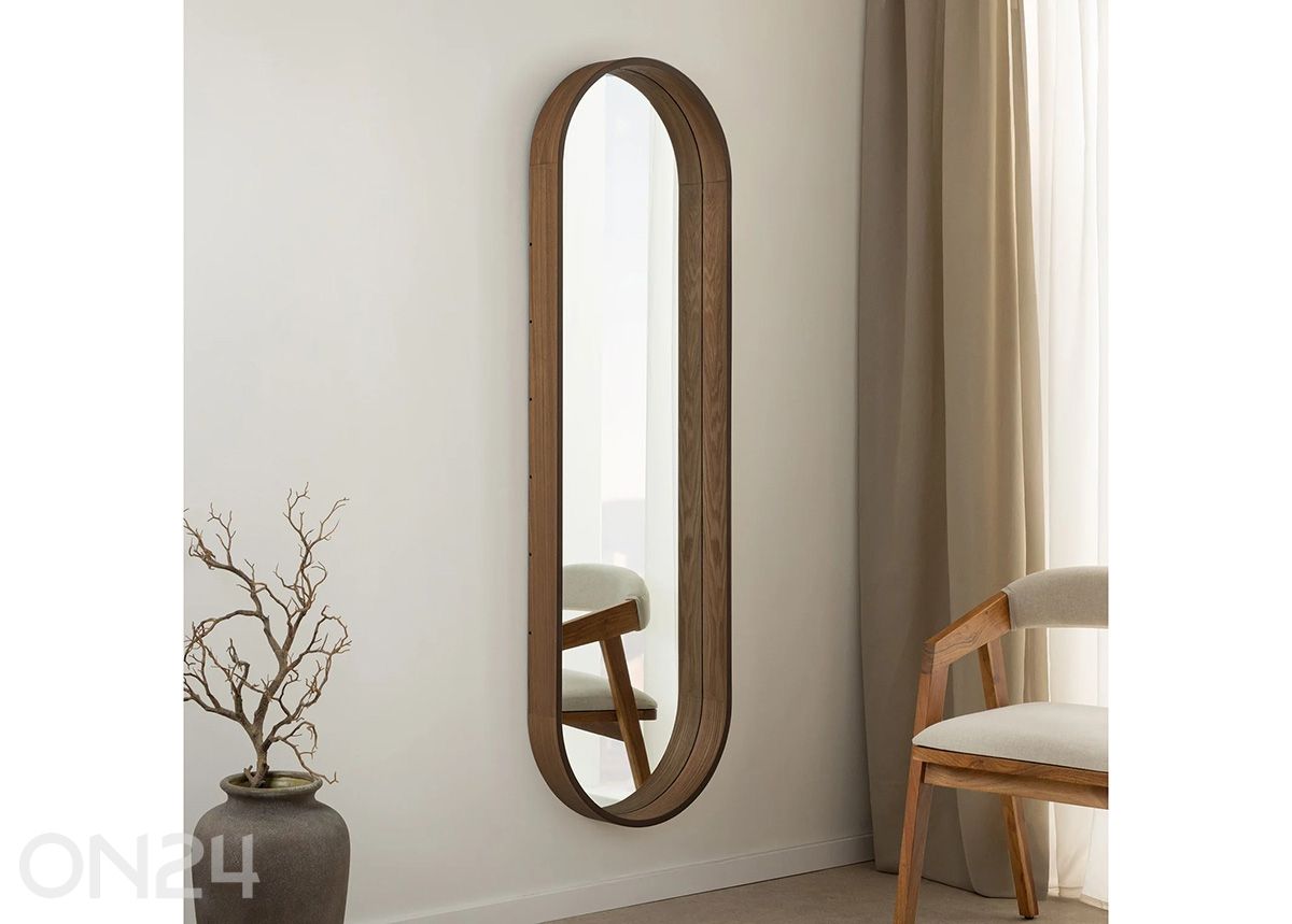 Seinapeegel Portrait suurendatud