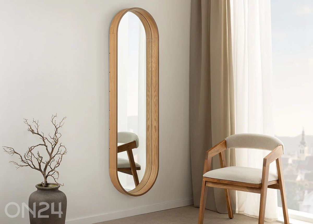 Seinapeegel Portrait suurendatud