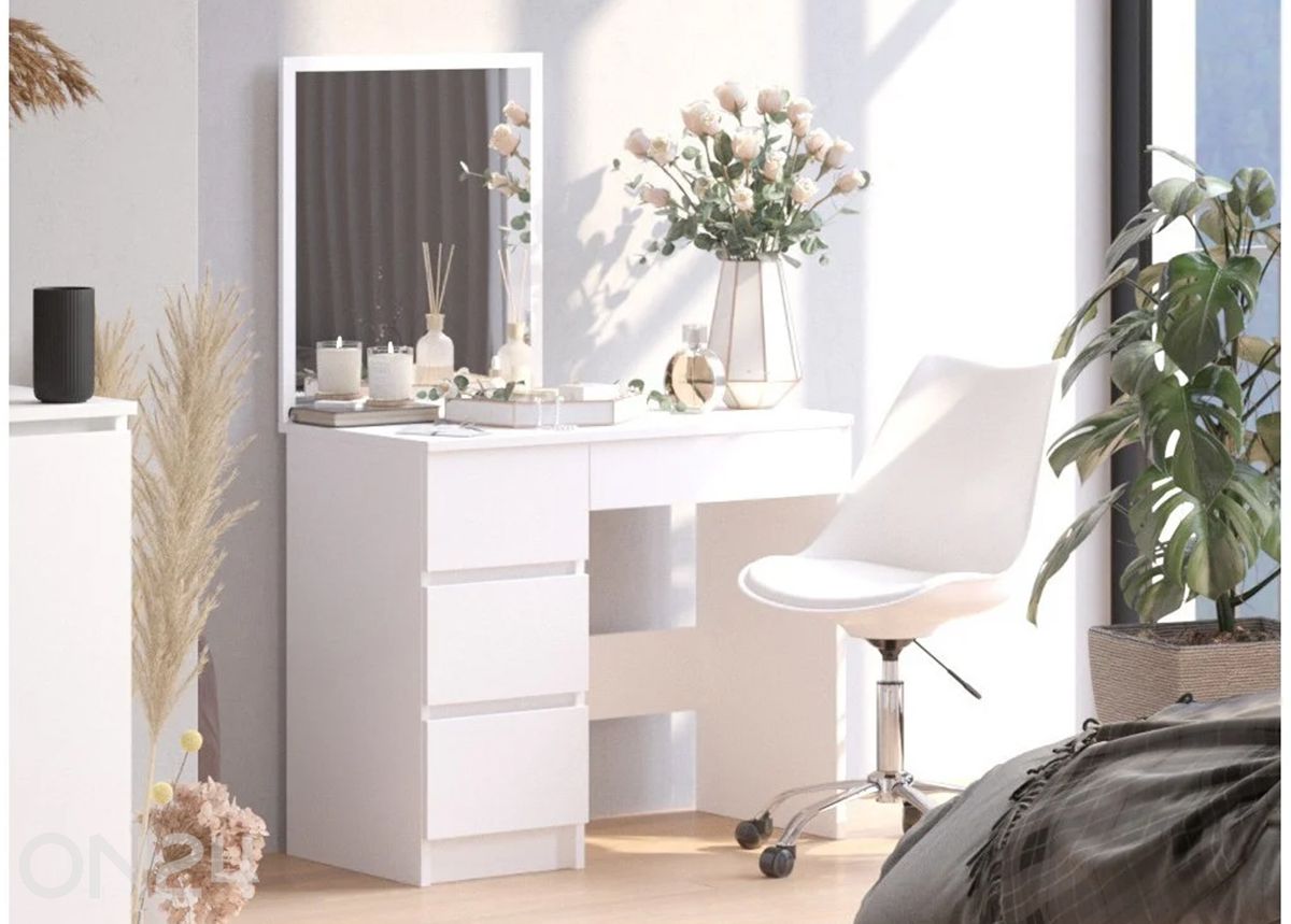 Tualettlaud peegliga suurendatud