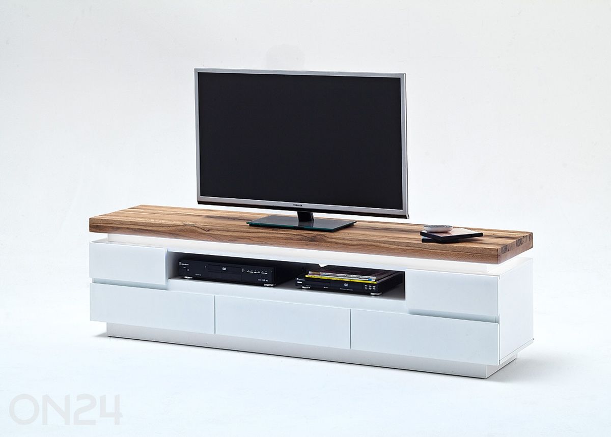 Tv-alus Romina suurendatud