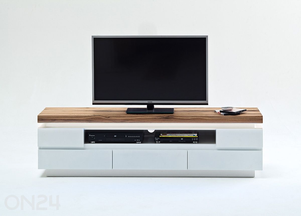 Tv-alus Romina suurendatud