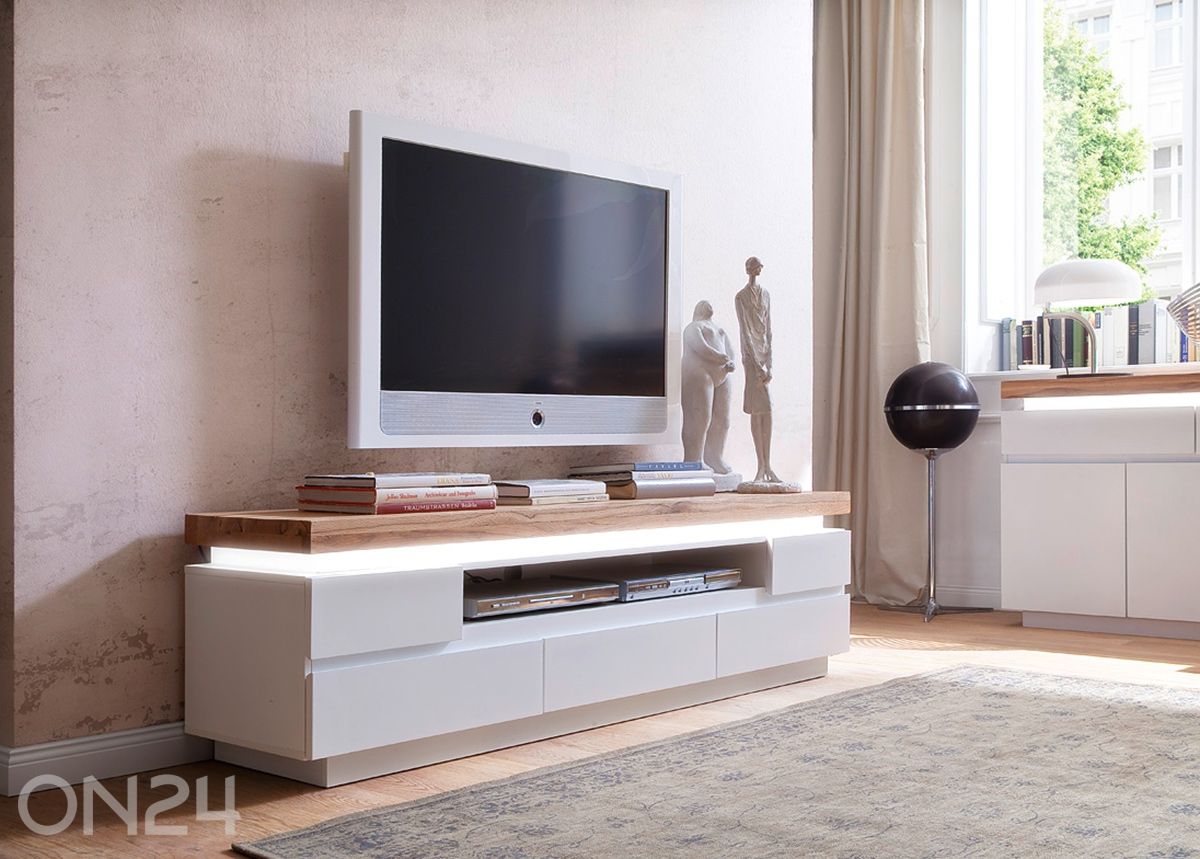 Tv-alus Romina suurendatud