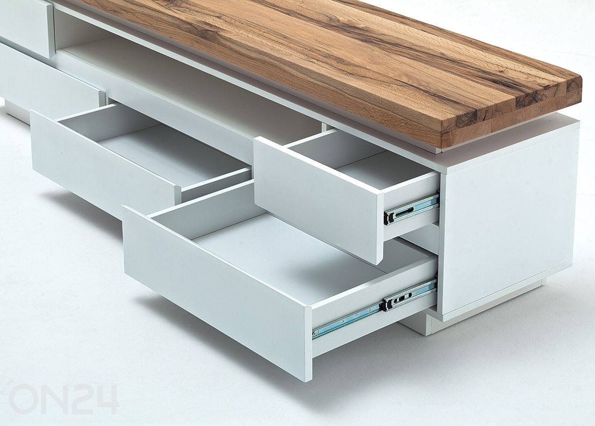 Tv-alus Romina suurendatud