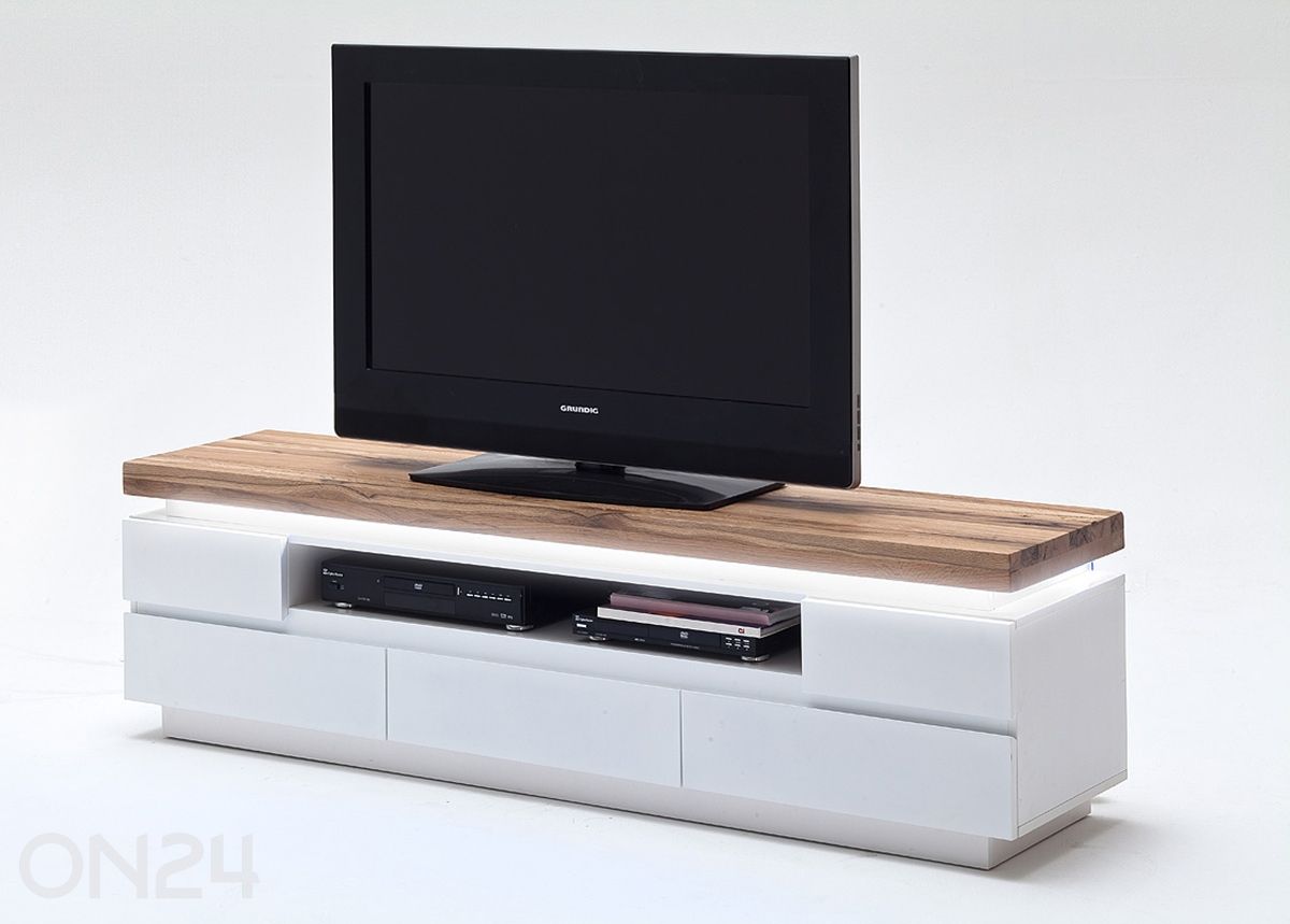 Tv-alus Romina suurendatud