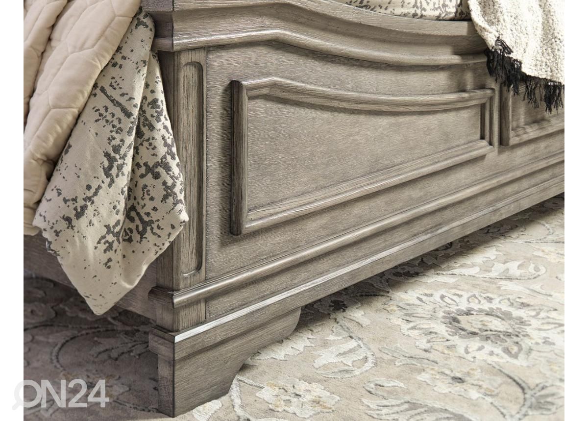 Voodi (Queen size) suurendatud