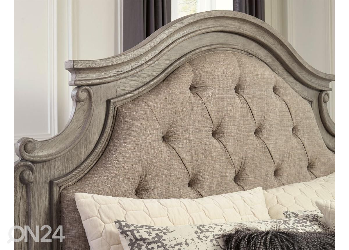 Voodi (Queen size) suurendatud