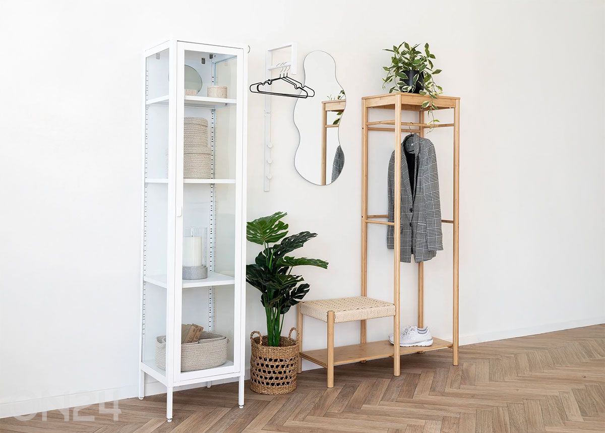 Esikuriiul pingiga Ember suurendatud