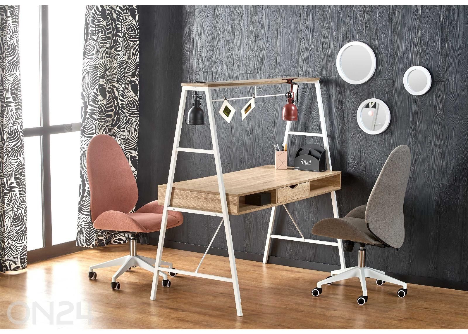 Kahepoolne kirjutuslaud suurendatud