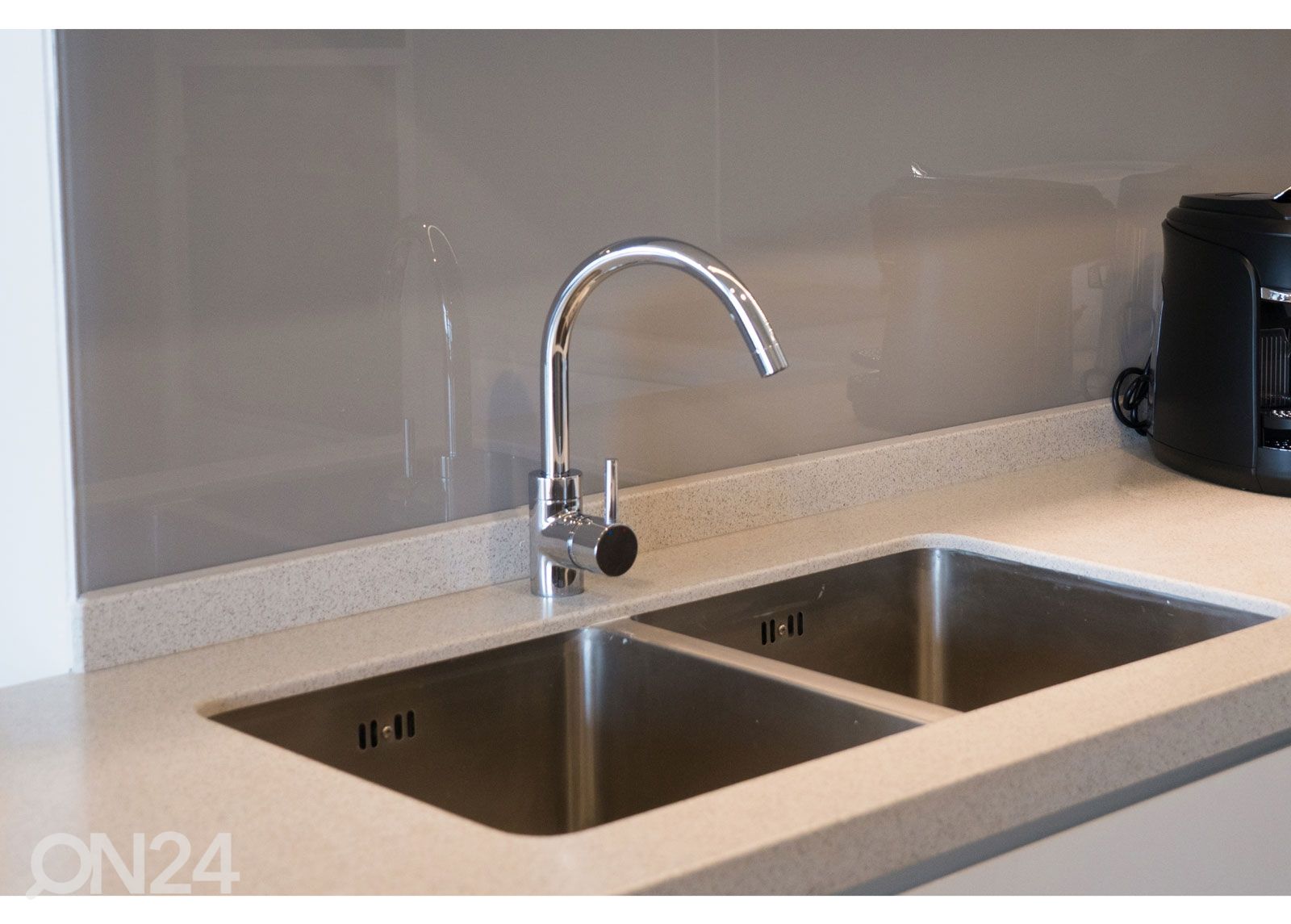 Köögi tööpinna tagaseina kaitseklaas 71,4x71,4x0,6 cm suurendatud