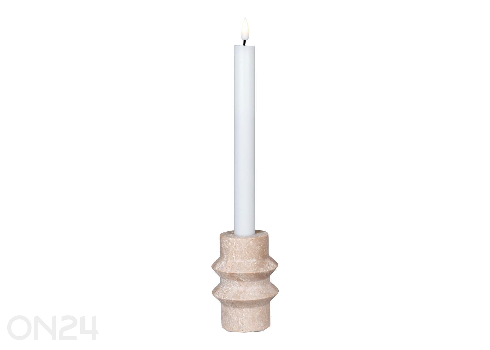 Küünlahoidja suurendatud