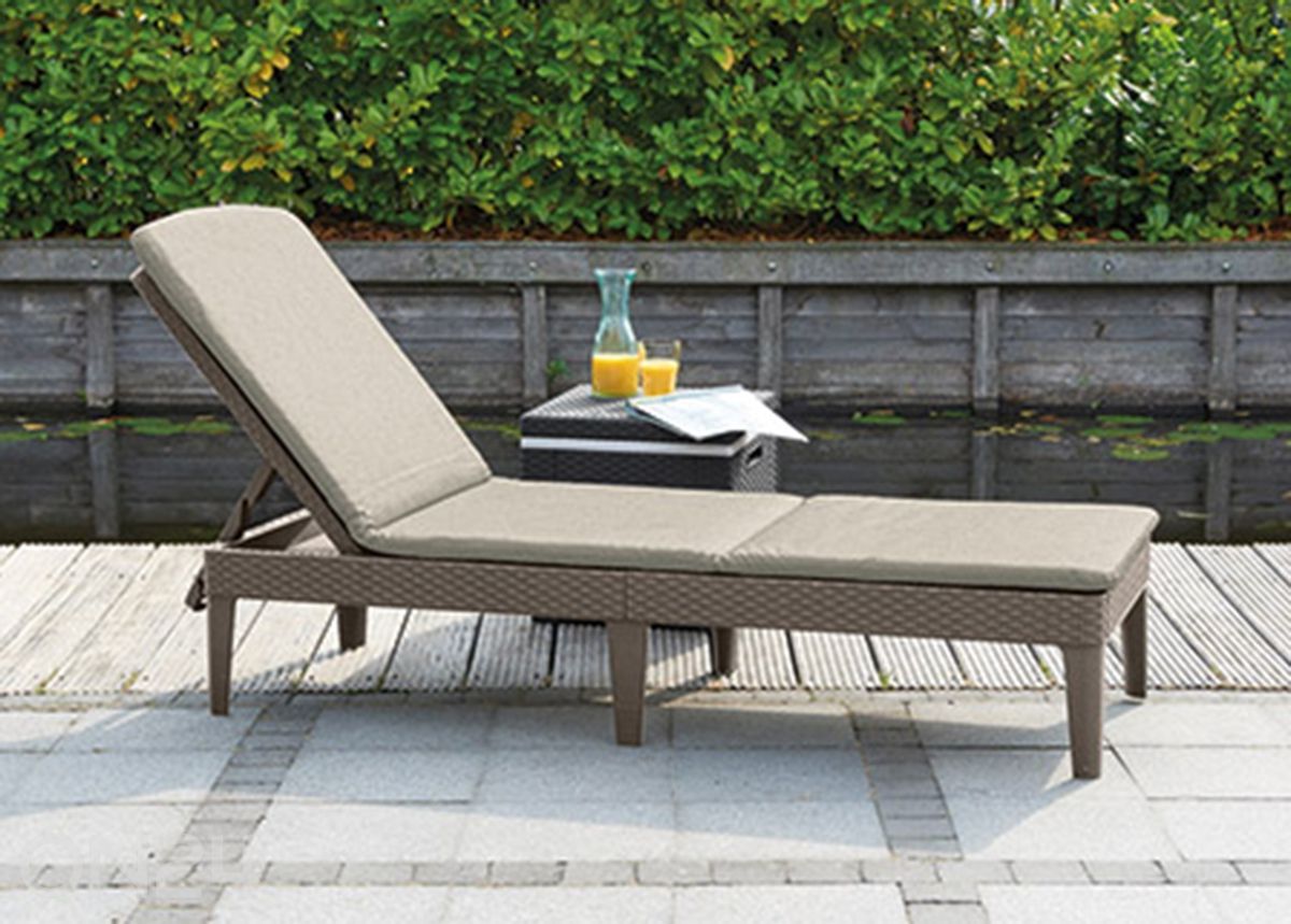 Lamamistool Keter Jaipur padjaga, cappuchino suurendatud