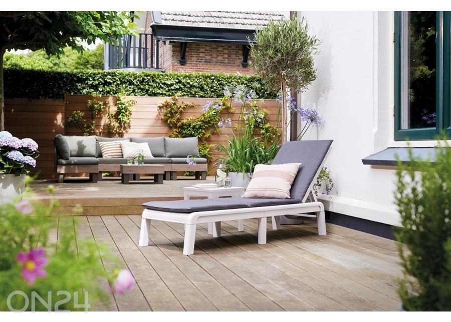Lamamistool Keter Mallorca padjaga Sunlounger, valge/helehall suurendatud