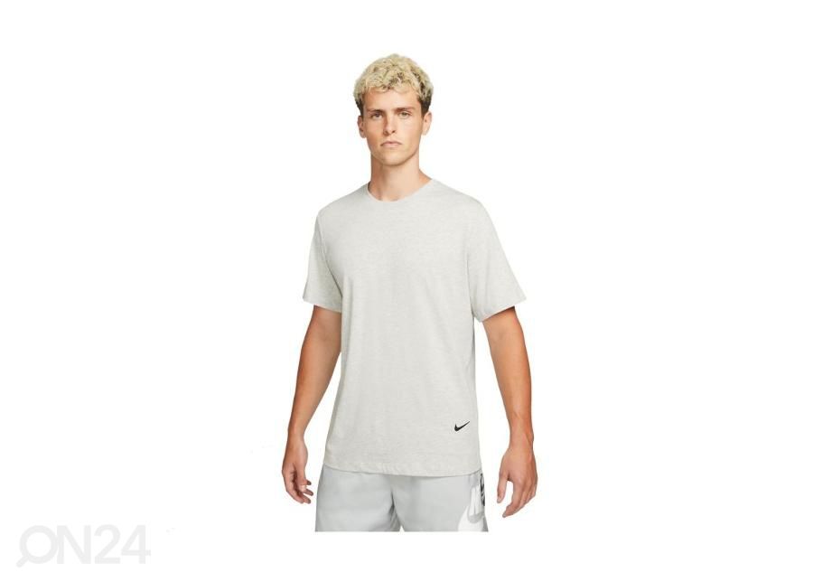 Meeste vabaajasärk Nike NSW Sustainability suurendatud