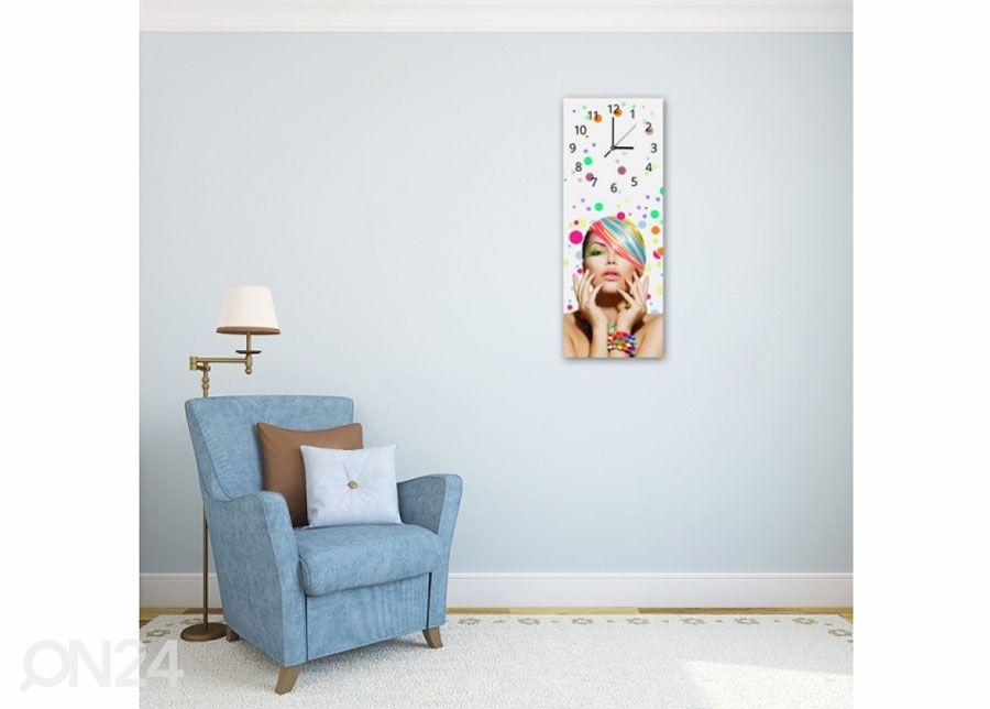 Pildiga seinakell Woman in colors suurendatud