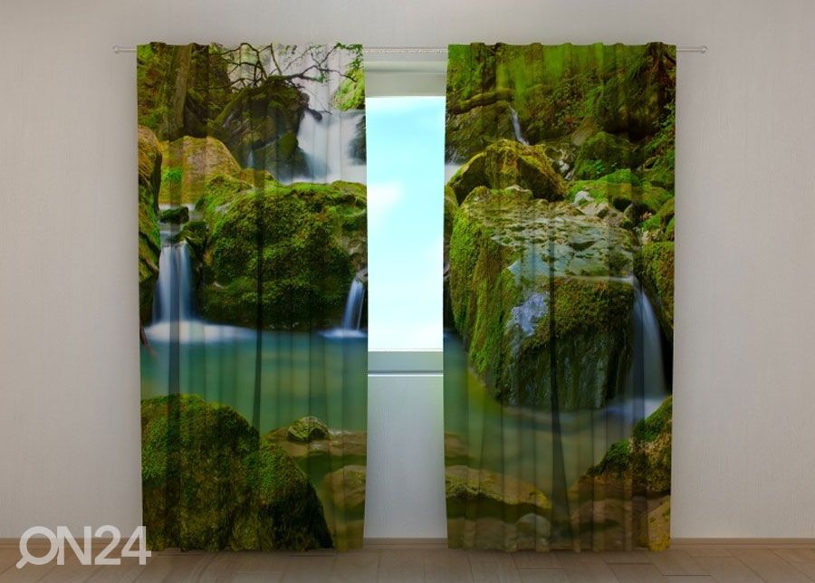 Poolpimendav kardin Forest Waterfalls suurendatud