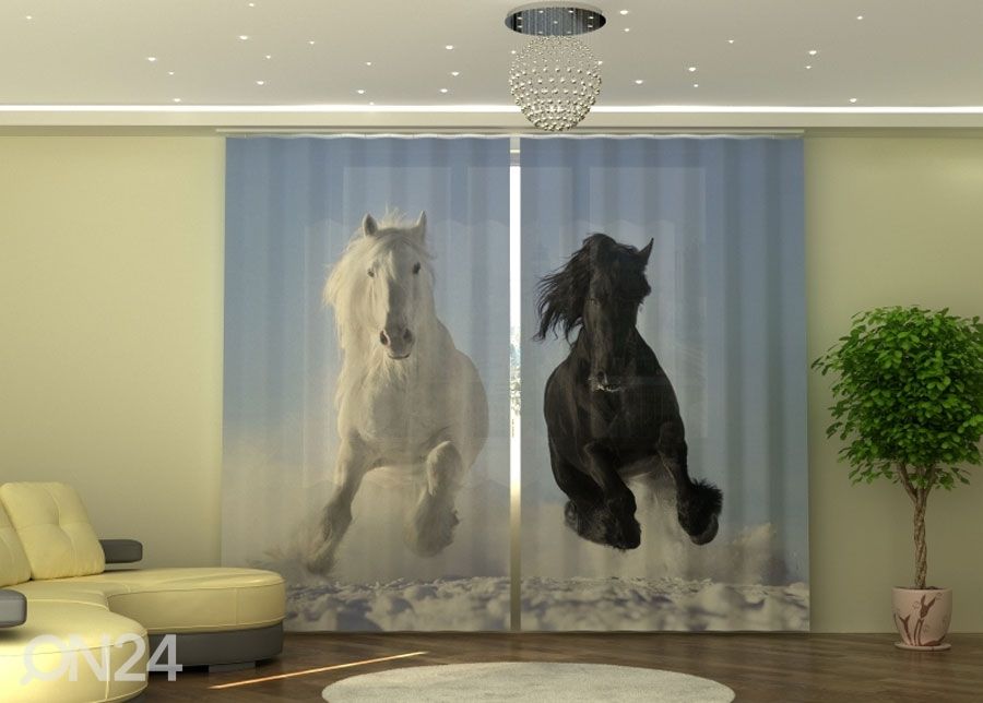 Poolpimendav kardin Horse suurendatud