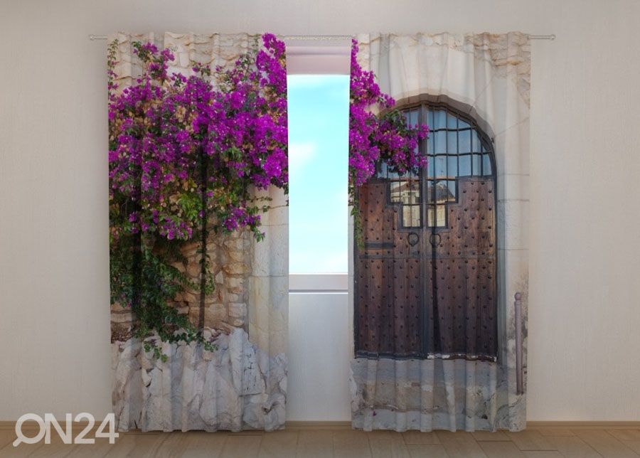 Poolpimendav kardin Purple Bush and Old Door suurendatud