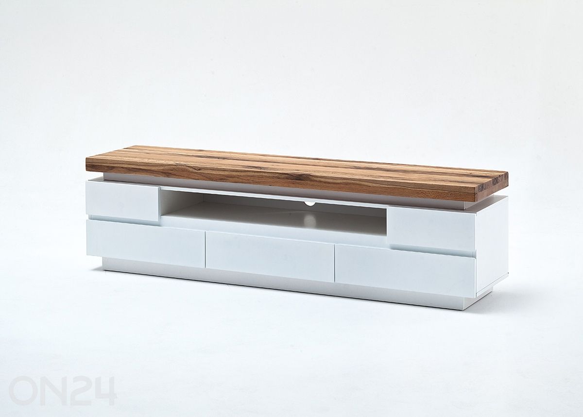 Tv-alus Romina suurendatud