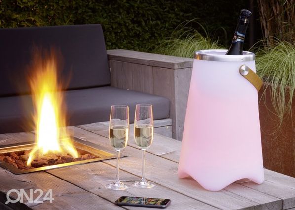 Lauavalgusti Jamaica kõlariga