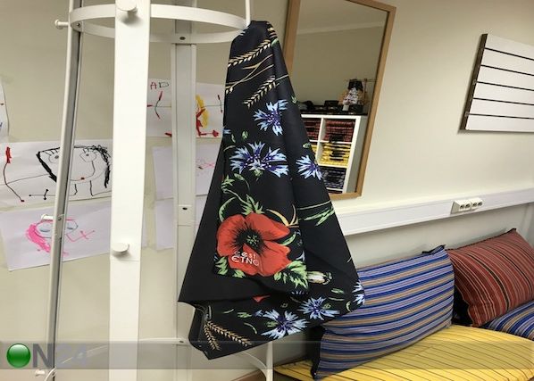 Mikrofiiber saunalina Muhu tikandimotiividega must 80x150 cm