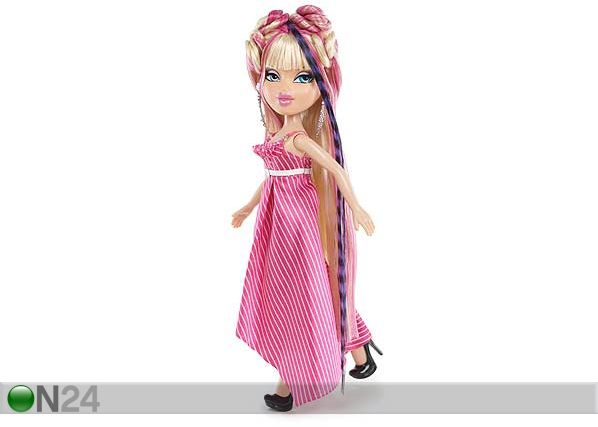 Pikajuukseline Bratz nukk